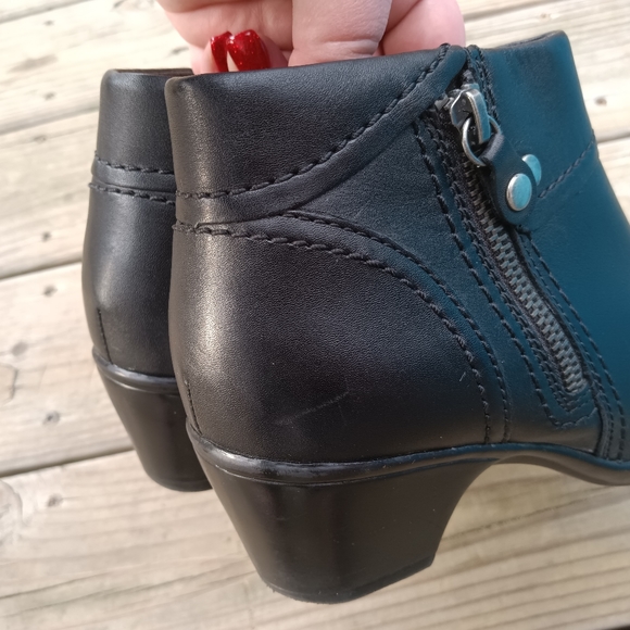 Clarks | Black Leather Ankle Booties Side Zip W/ Studs Women's Size 6.5 - Picture 5 of 15